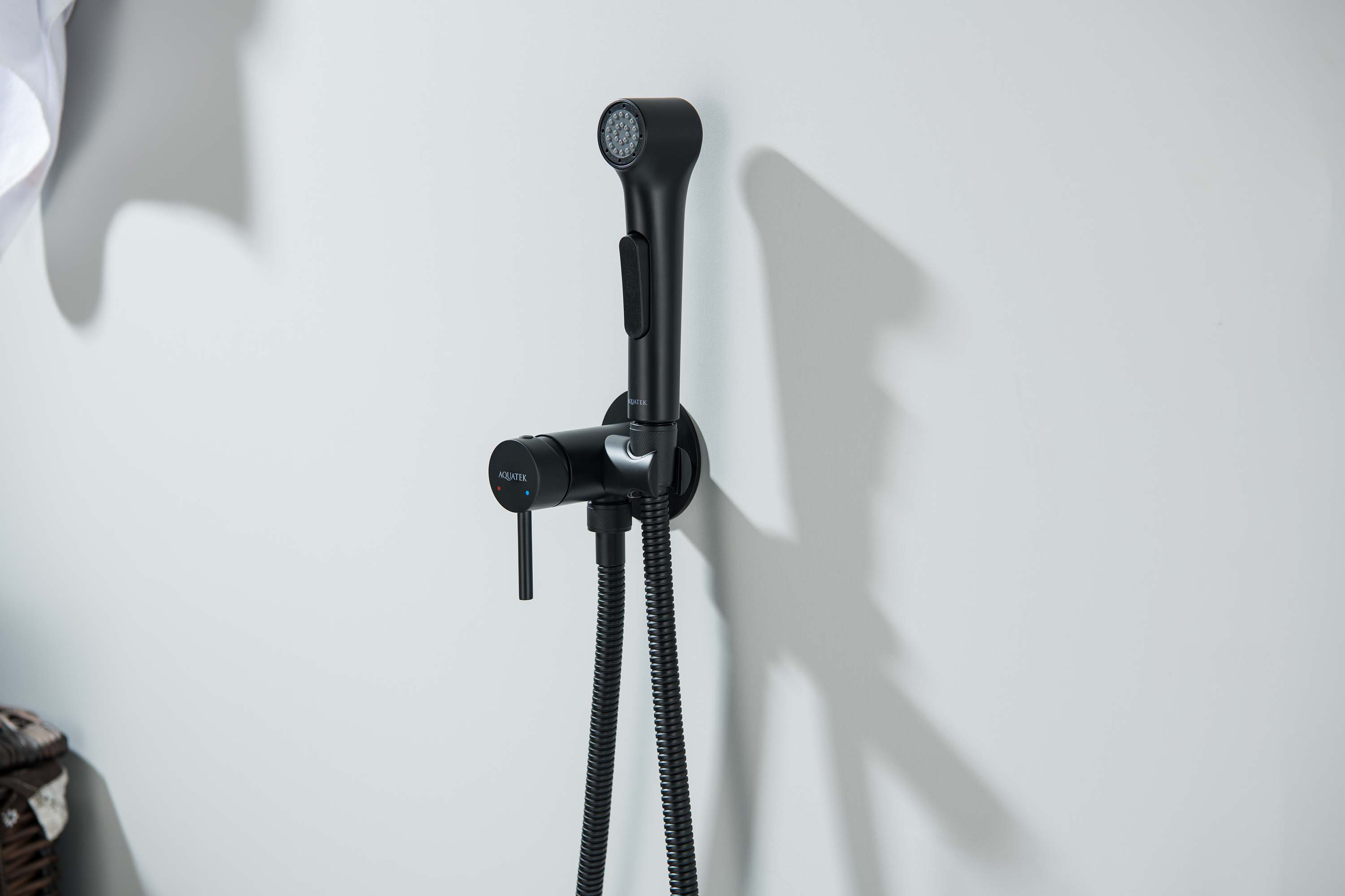 Встариваемый гигиенический комплект Европа AQ1020MB черный матовый Aquatek