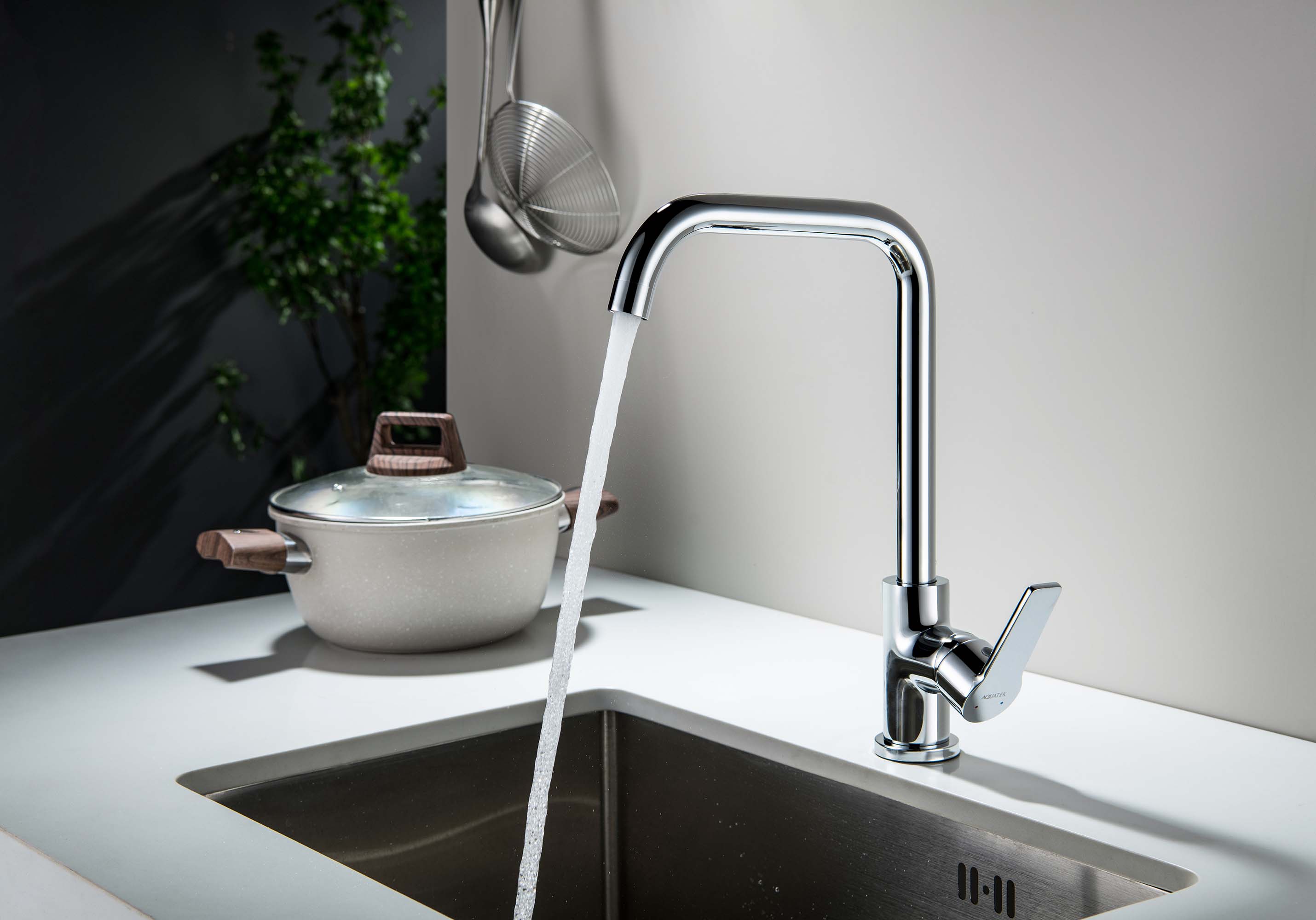 Смеситель для кухни Лугано AQ1781CR хром Aquatek