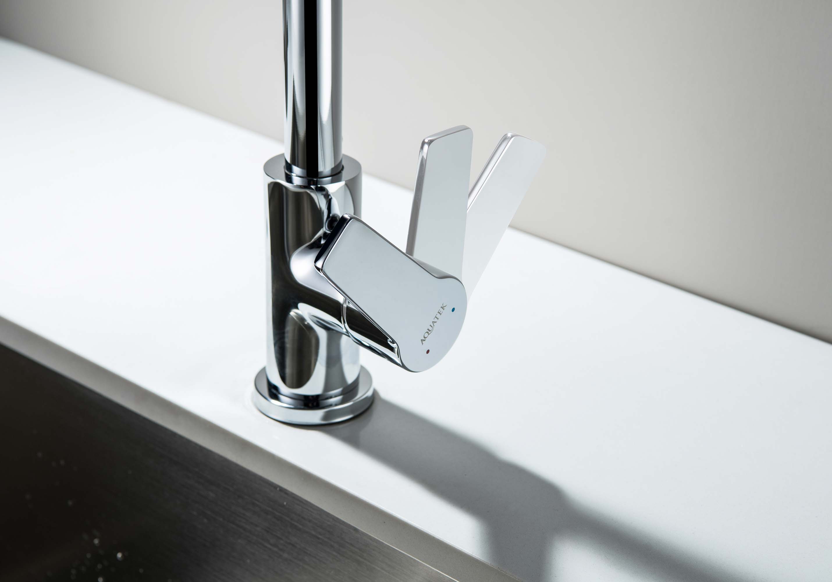 Смеситель для кухни Лугано AQ1781CR хром Aquatek
